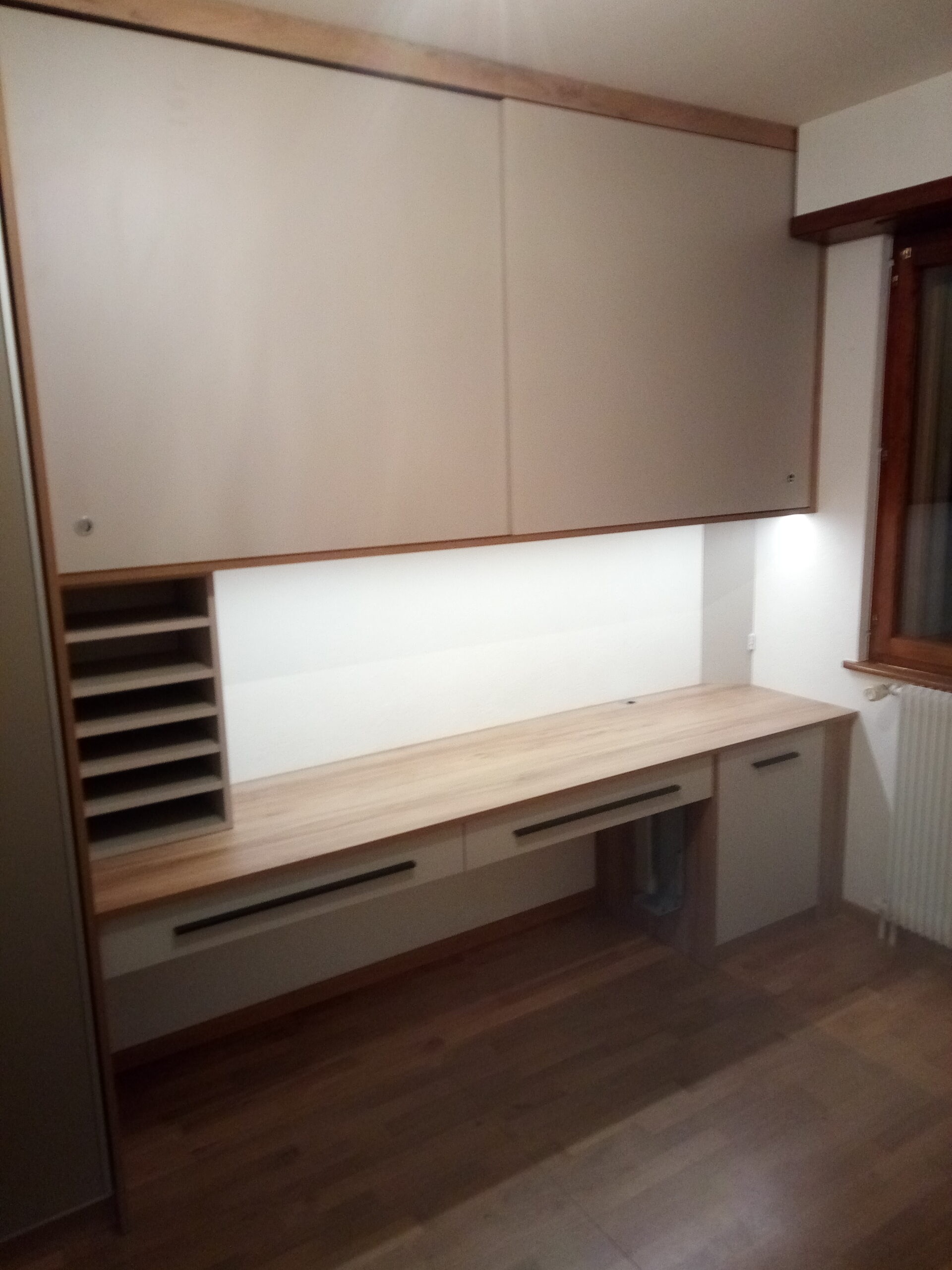 Bureau noyer et beige