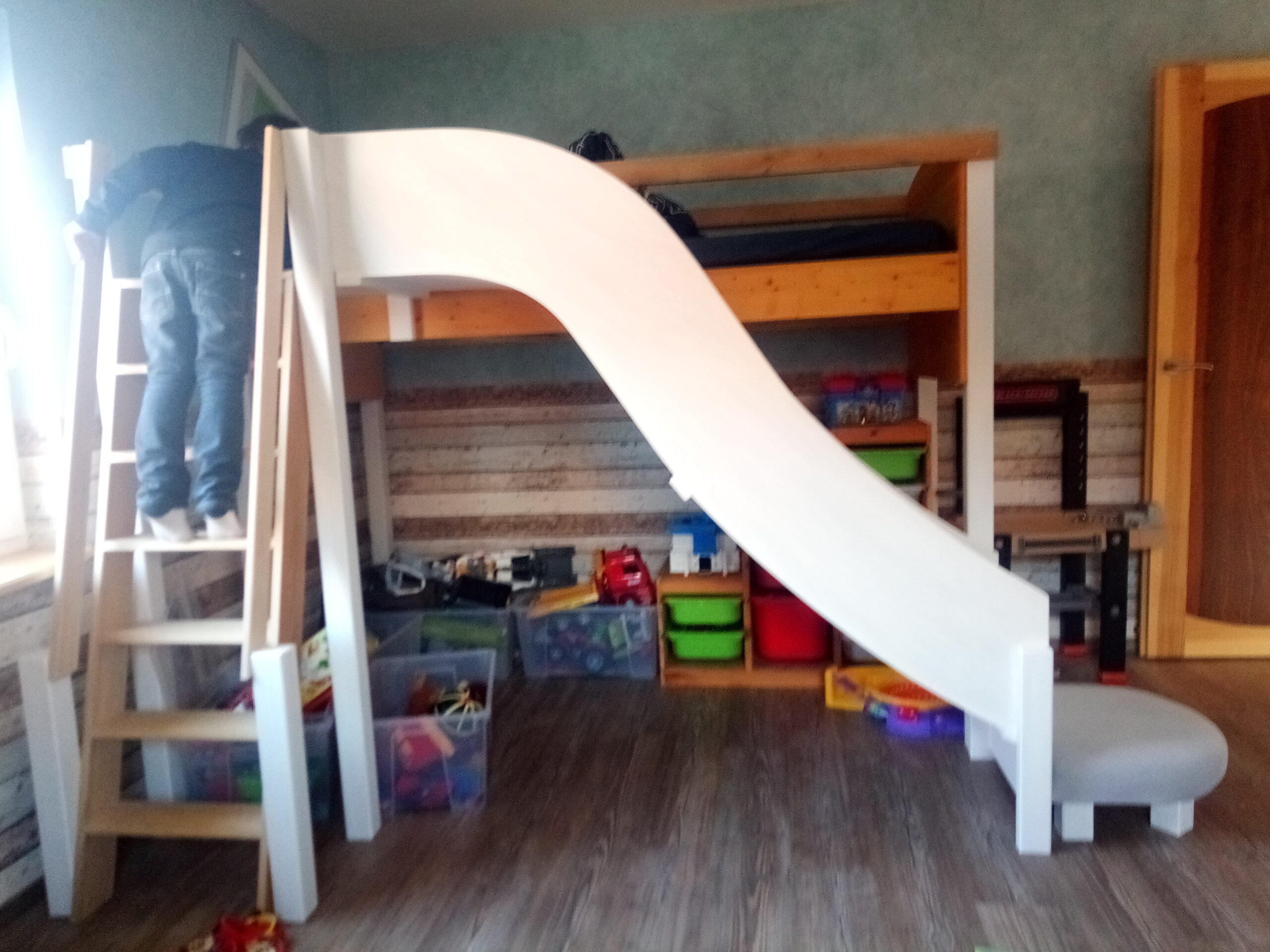 Lit enfant et toboggan